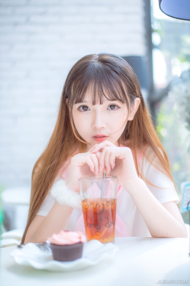 真正的朋友，是互相信任，彼此尊重，朋友是坦荡无私，赤诚相见，朋友是敢于批评指过，肝胆相照，当你有了缺点，好言相劝当你走了岔道及时提醒，朋友是当你成功了替你高兴，当你有了困难替你分担，有欢乐共同分享，朋友就是当你拘捕维艰时的扶搀，就是当你遭受打击时的支柱，就是与你手拉手，肩并肩齐心去跋涉人生的人！也许你一辈子的朋友就在你身边！一但失去你就知道了谁是你的朋友了。
